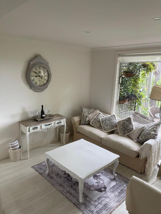 Provincial: Luxe Two-bedroom With Scenic Views Villa Pokolbin