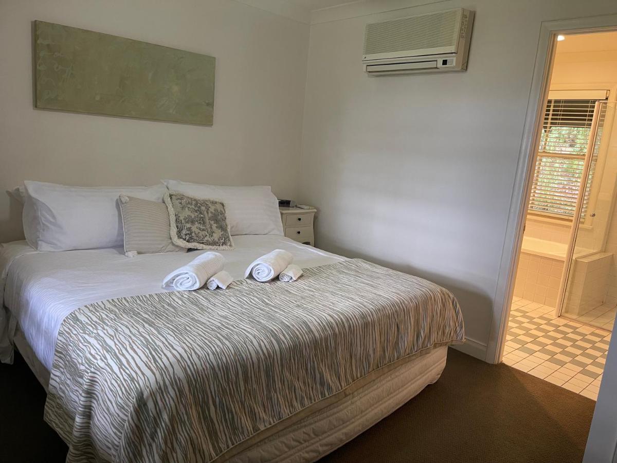Provincial: Luxe Two-bedroom With Scenic Views Villa Pokolbin