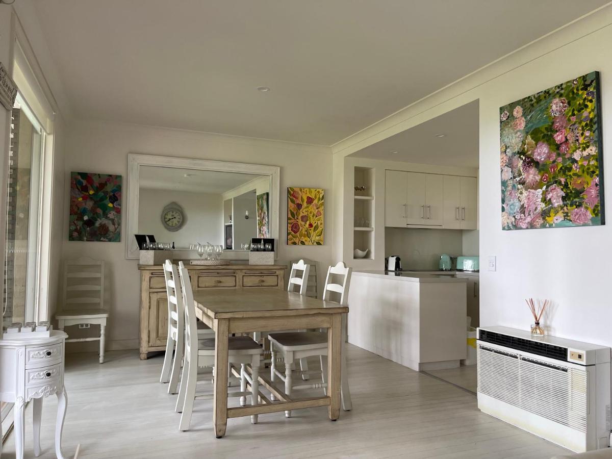 Provincial: Luxe Two-bedroom With Scenic Views Pokolbin
